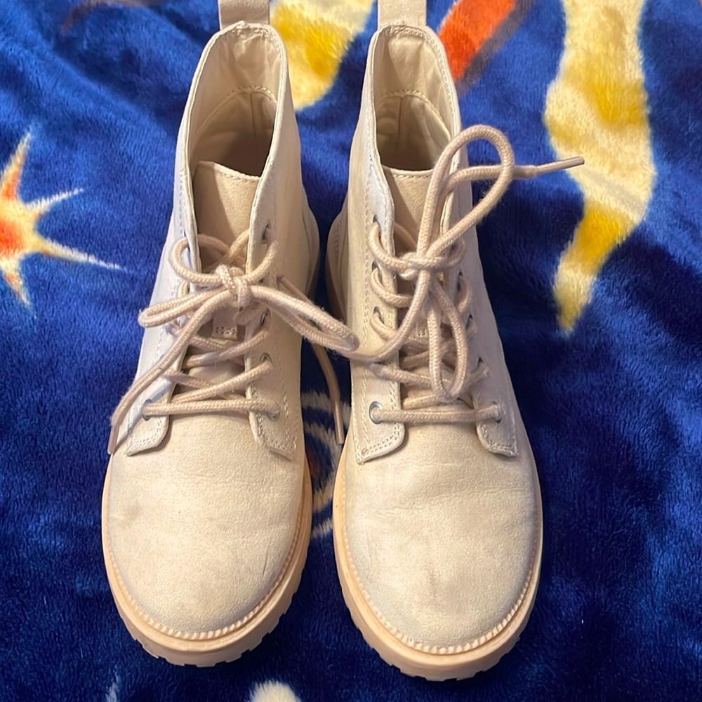 Girls light tan boots